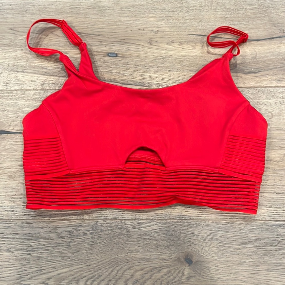 Alo yoga sports bra. medium